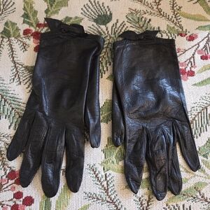 Vintage Roger Fare For C & M Caron Elegant Black Leather Gloves With Bow